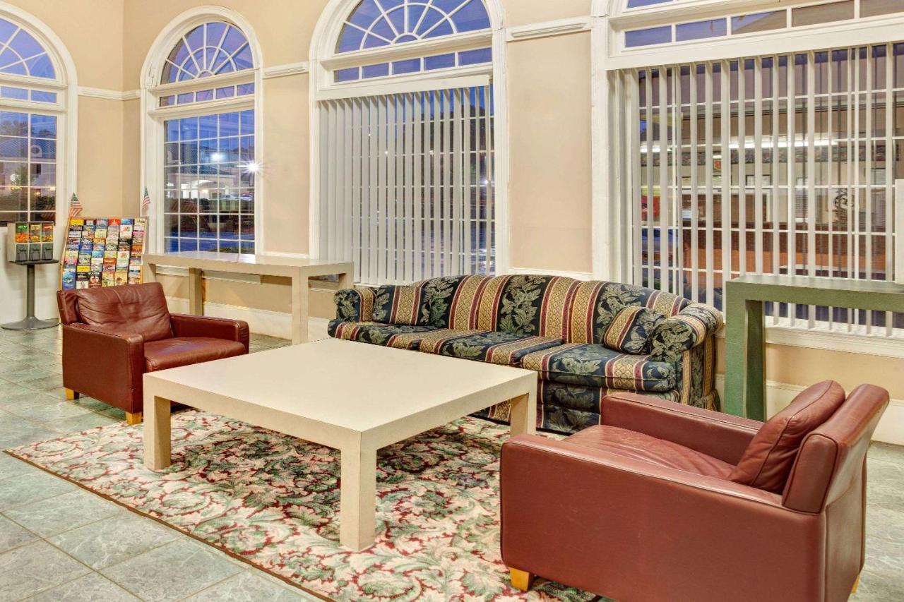 מלון Super 8 By Wyndham Marietta/West/Atl Area מראה חיצוני תמונה