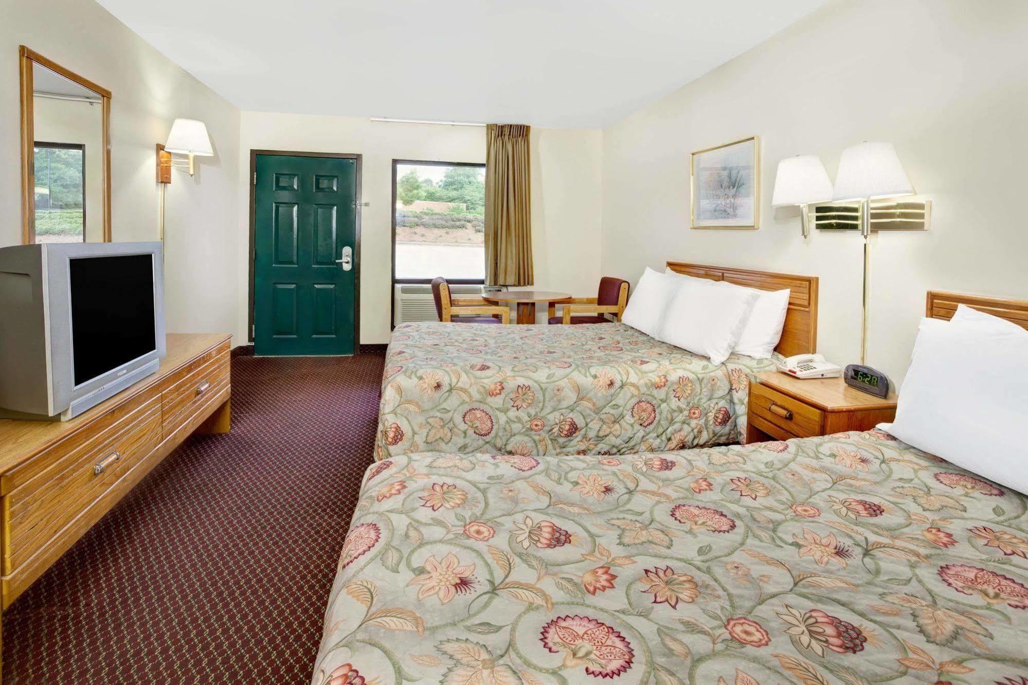 מלון Super 8 By Wyndham Marietta/West/Atl Area מראה חיצוני תמונה