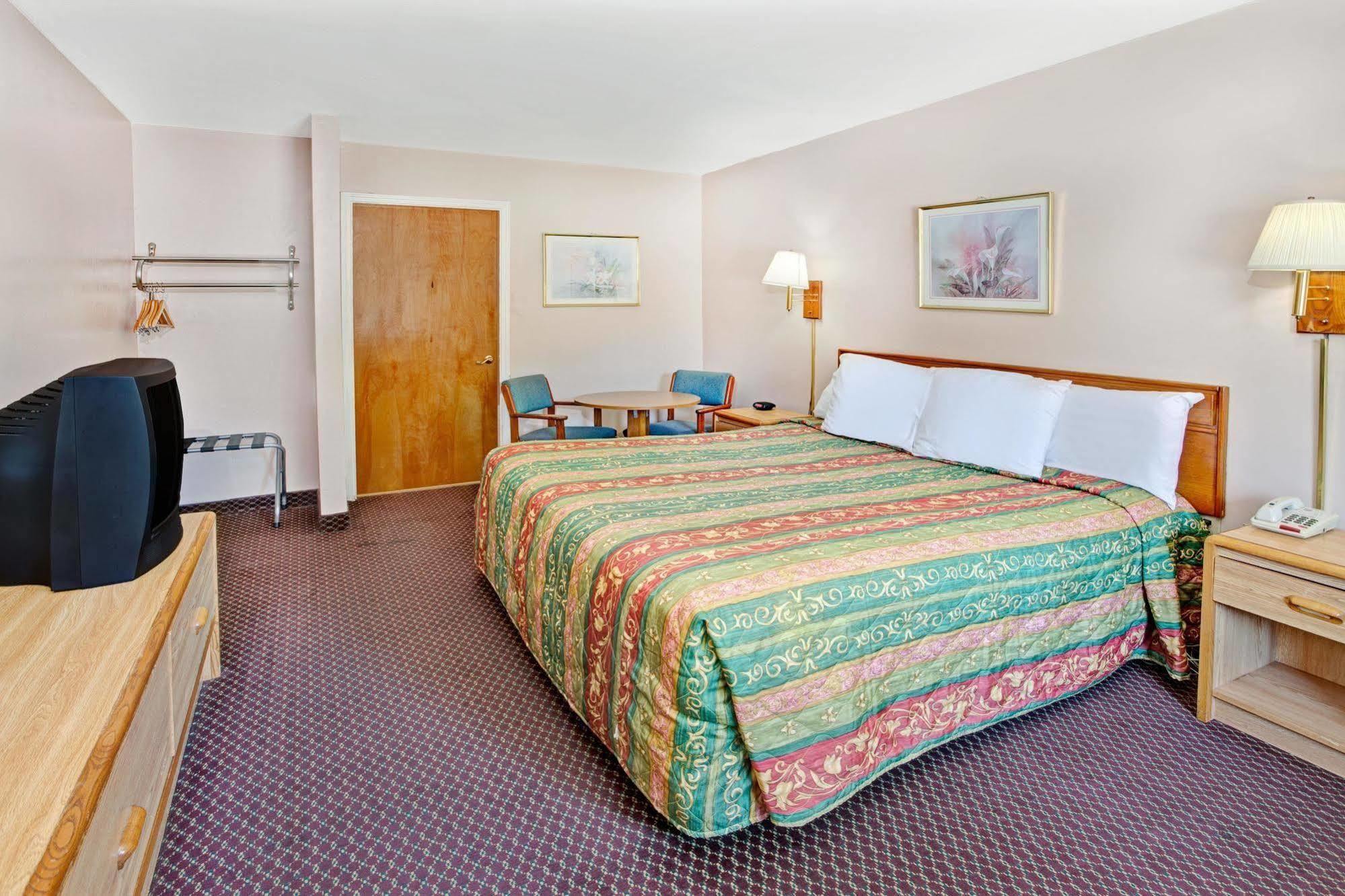מלון Super 8 By Wyndham Marietta/West/Atl Area מראה חיצוני תמונה