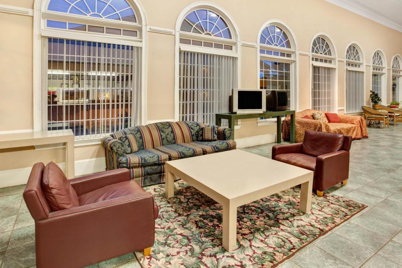 מלון Super 8 By Wyndham Marietta/West/Atl Area מראה חיצוני תמונה
